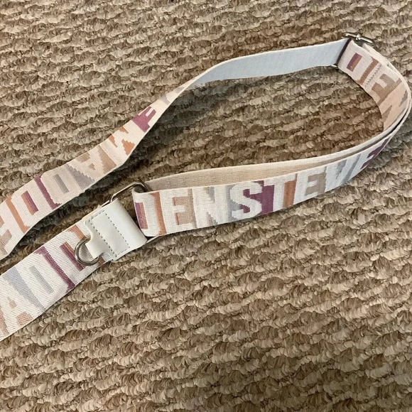 Steve Madden Neutral Coin Wallets & Neutral Shades Thick Strap Adjustable Strap. - Picture 7 of 7